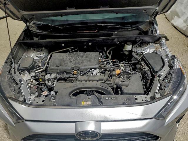 Toyota RAV4 Le Image 9