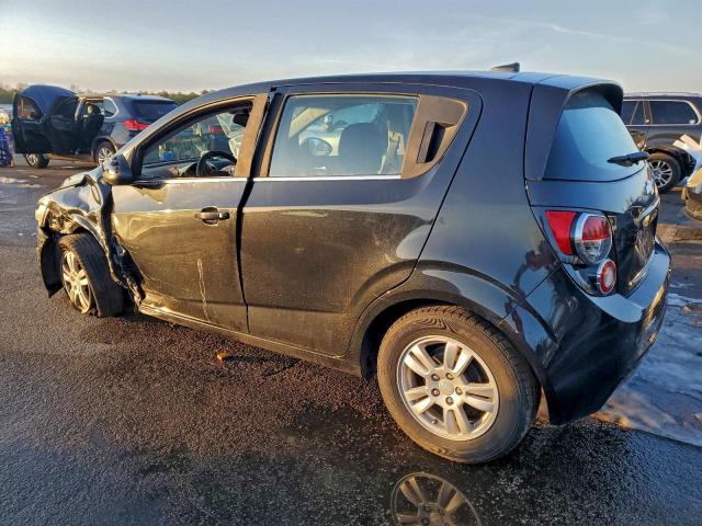 Chevrolet Sonic Lt Image 4