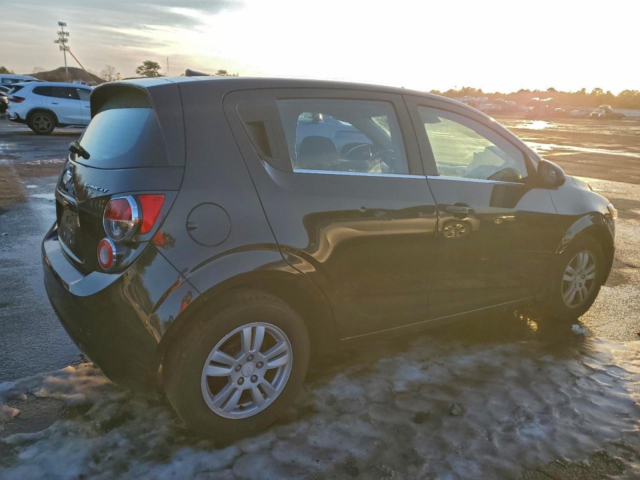 Chevrolet Sonic Lt Image 10