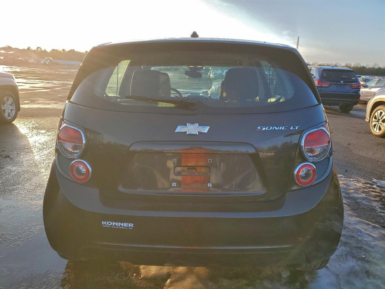 Chevrolet Sonic Lt Image 2