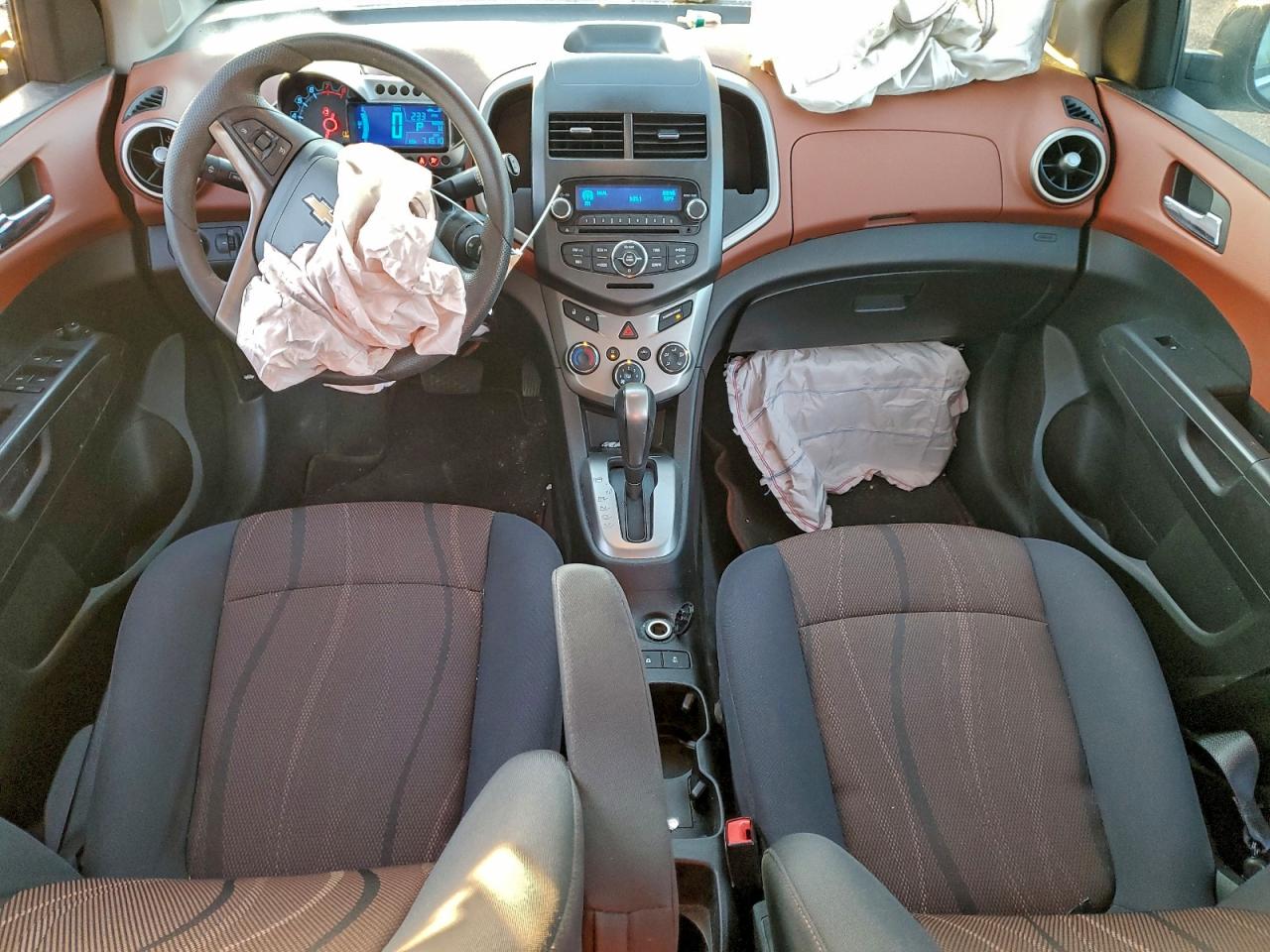 Chevrolet Sonic Lt Image 3