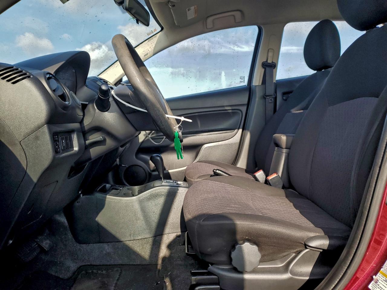 Mitsubishi Mirage Es Image 12