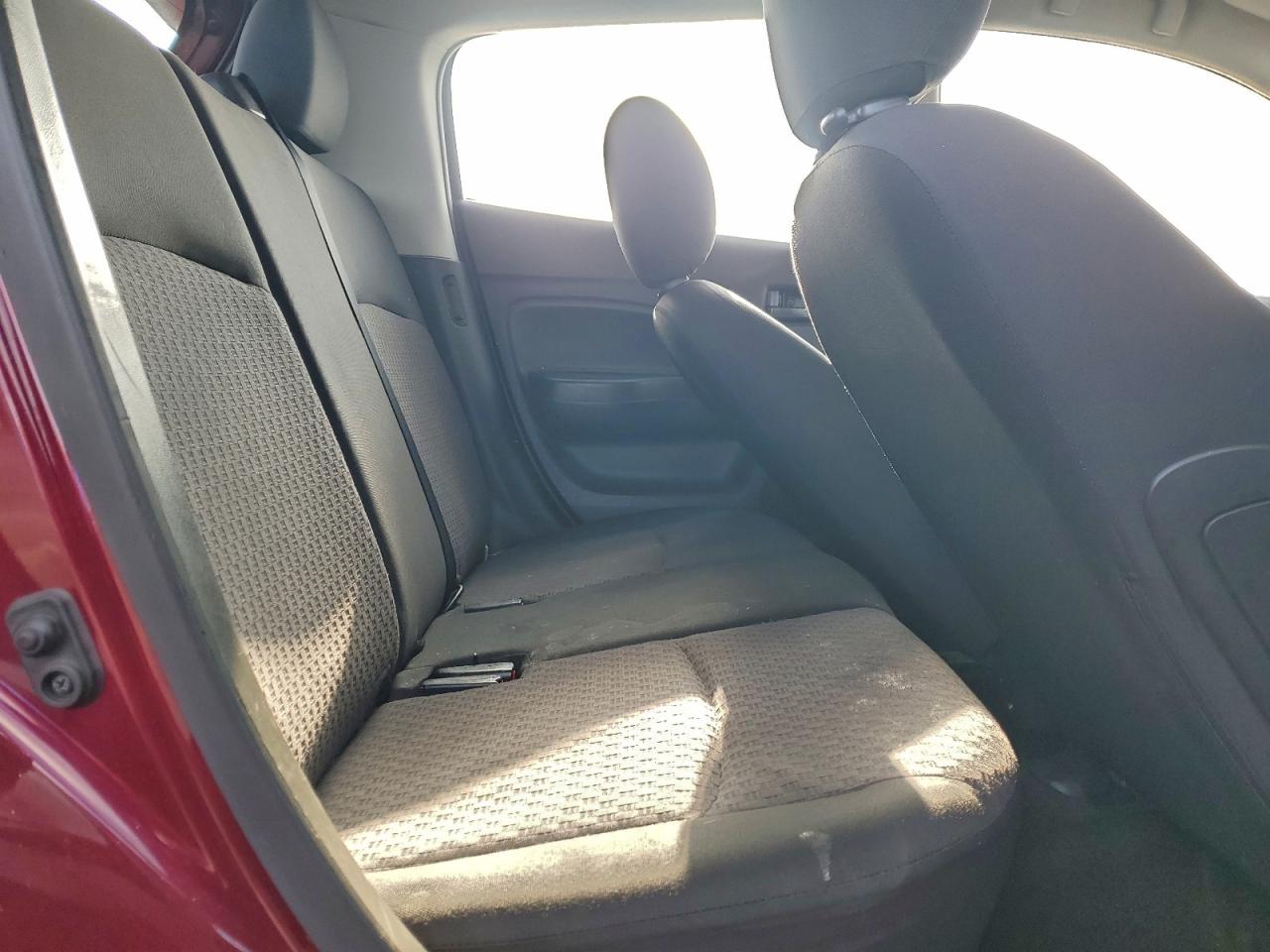 Mitsubishi Mirage Es Image 11